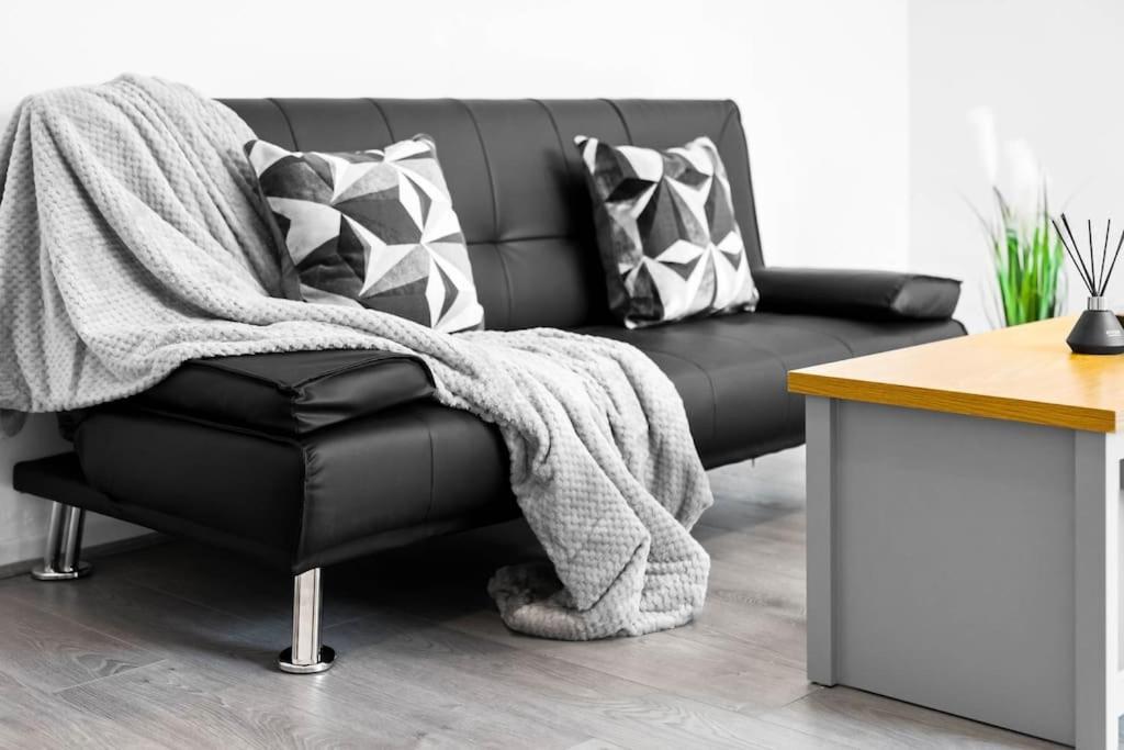 Jlr,nec,b'ham Airport,entire House,wi-fi,netflix * Birmingam