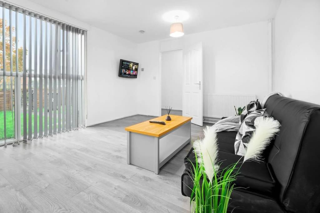 Сasa de vacaciones Jlr,nec,b'ham Airport,entire House,wi-fi,netflix Birmingam