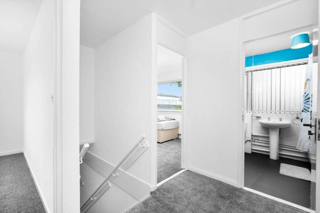 Сasa de vacaciones Jlr,nec,b'ham Airport,entire House,wi-fi,netflix *