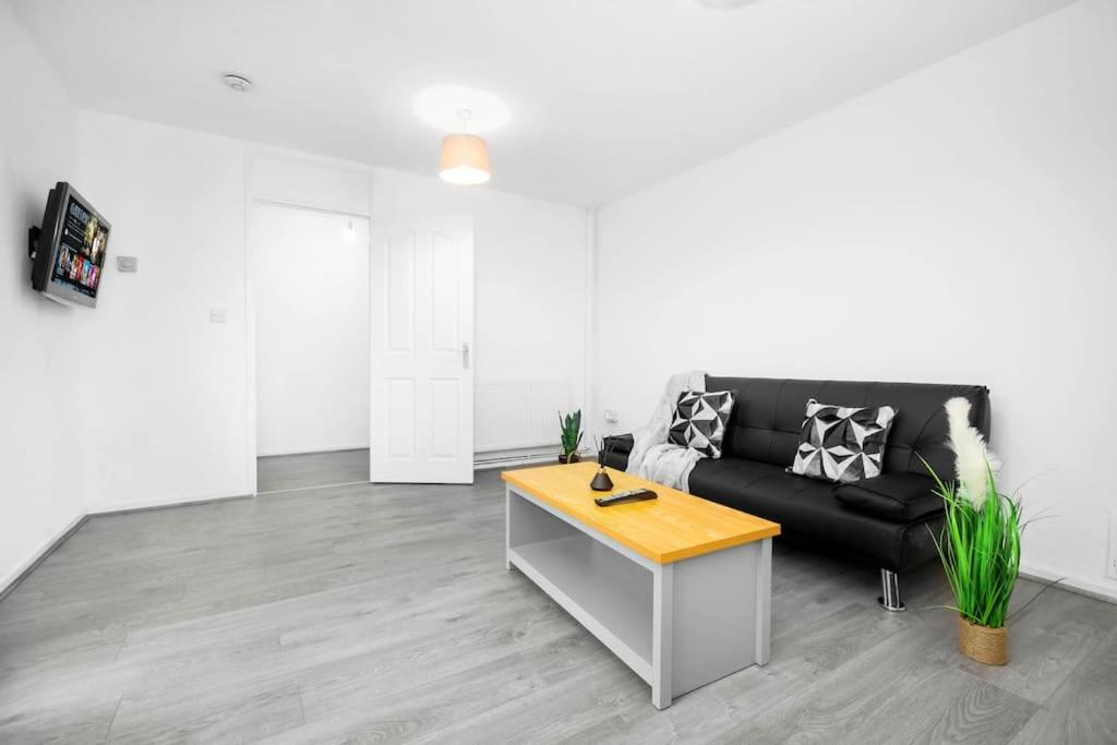 Сasa de vacaciones Jlr,nec,b'ham Airport,entire House,wi-fi,netflix *
