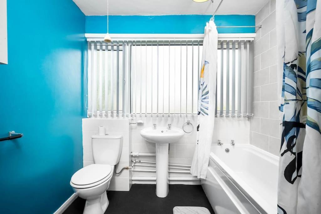 Jlr,nec,b'ham Airport,entire House,wi-fi,netflix Birmingam
