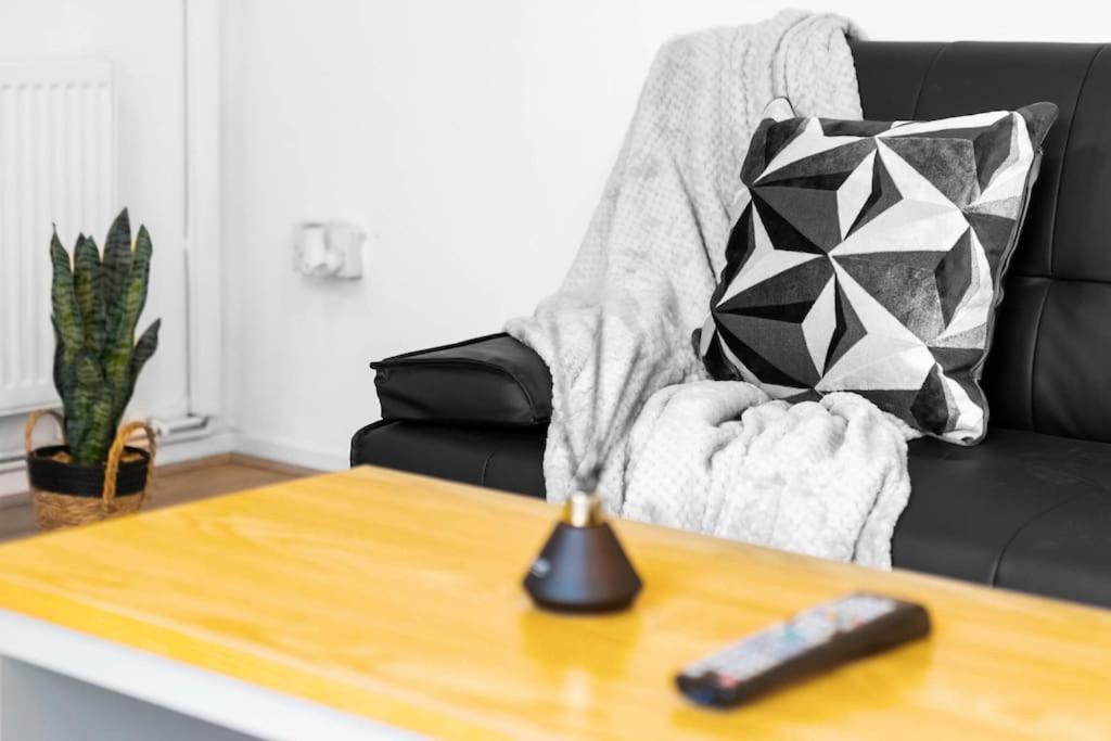Сasa de vacaciones Jlr,nec,b'ham Airport,entire House,wi-fi,netflix *
